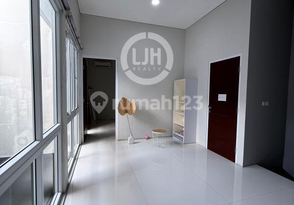 A ready-to-occupy house on Lompo Batang Street 2