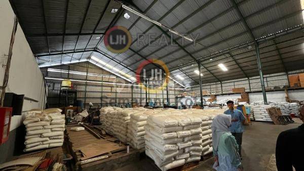 Bangunan gudang di Kawasan Industri Wijayakusuma 1