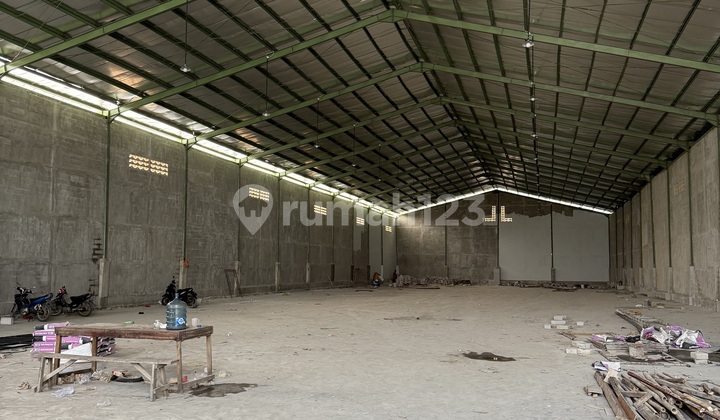 Gudang di jual di kawasan industri candi, luas 2100 m2 Gudang di jual di kawasan industri candi, luas 2100 m2