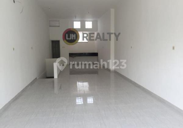 Nice shop house on Imam Bonjol Street. 2