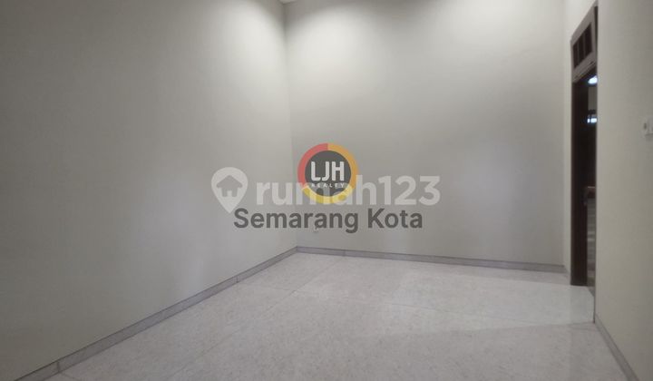 Bangunan Cocok Jadi Kantor di Jalan Gajahmada 2