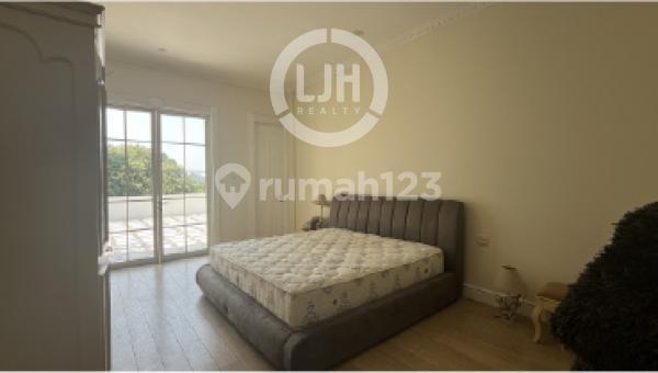 Rumah Mewah Bergaya Kolonial di daerah Gajah Mungkur 2