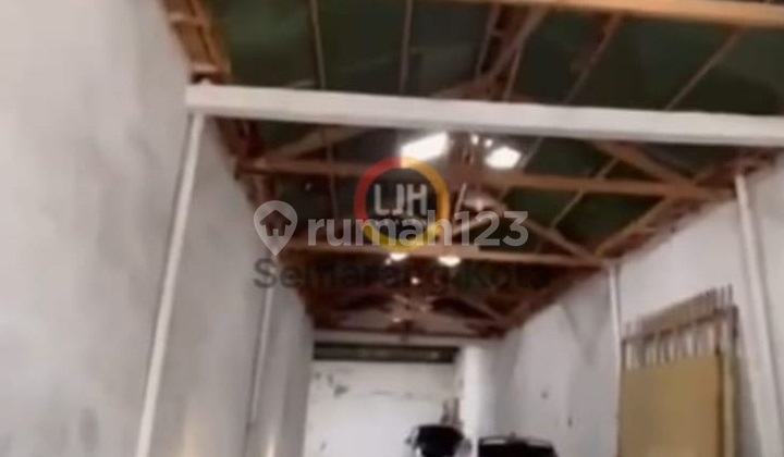 Gudang di jalan Majapahit 1