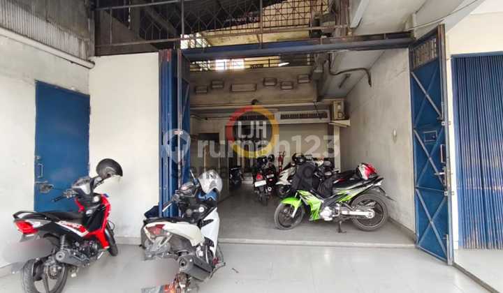 Bangunan untuk usaha di jalan Majapahit 2