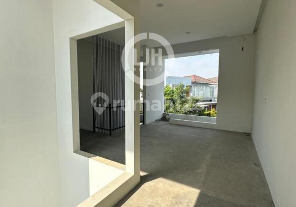 Rumah di Ivy Park, BSB 2