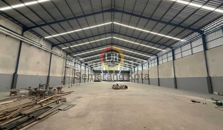 Gudang di Kawasan Industri Candi (Yng) Luas Tanah 2575 M2 Luas Bangunan 1800 M2 Halaman 775 M2 1