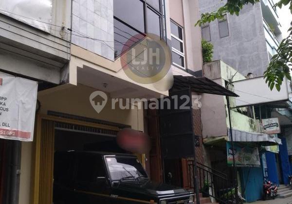 Ready-to-use shop house in MT Haryono. 2