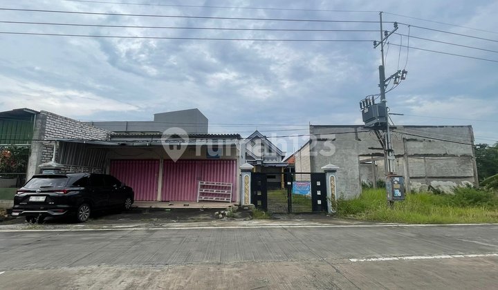 (2304) Cheap Auction for a Spacious Shop House in Pranti, Menganti, Gresik 2