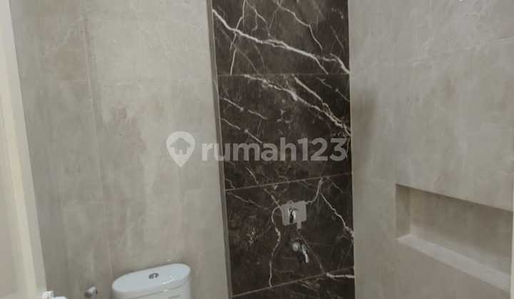 Di Jual Rumah 2 Lantai di Gayung Kebonsari 2