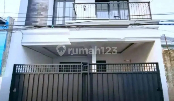 Rumah 3 Lantai, 1,595M di Tanjung Barat Jaksel Rumah 3 Lantai, 1,595M di Tanjung Barat Jaksel