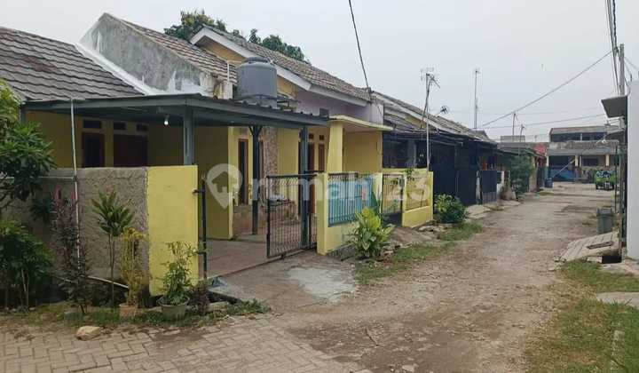 For Sale: House with a Strategic Location and Easy Access to Anywhere 2