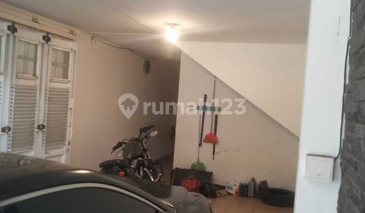 Rumah Mewah 2 Lantai Dijual Cepat 2