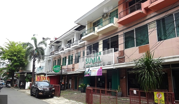 Bidang Tanah Luas 440 M² Berikut Bangunan di Bendungan Hilir Bidang Tanah Luas 440 M² Berikut Bangunan di Bendungan Hilir