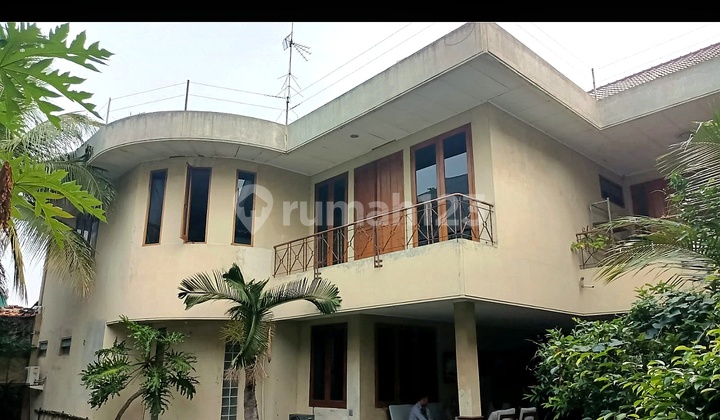 Land Area of 819 m² Including Building in Cipete 2