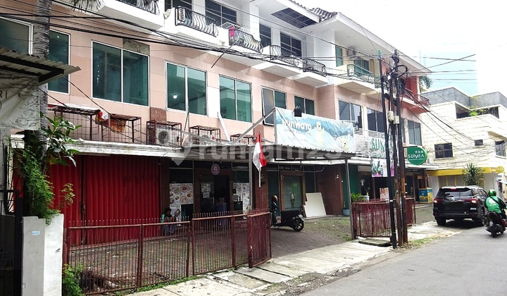 Land Area of 440 m² Including Building in Bendungan Hilir 2