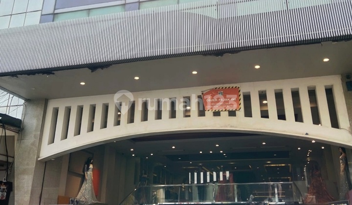 Sebidang Tanah Luas 542 M² Berikut Bangunan