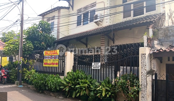 Land Area of 85 M with Building in Menteng Dalam 2