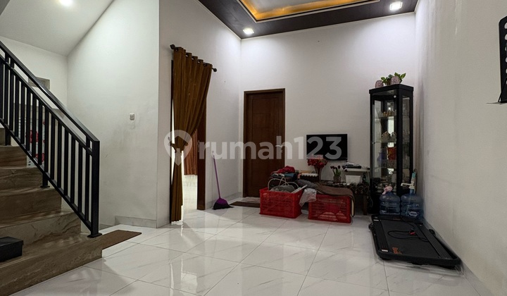 For Sale 2-Story House, Flood-Free 2