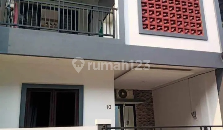 Rumah Terkenal di Dekat Wisata Nya Stadion Pakansari