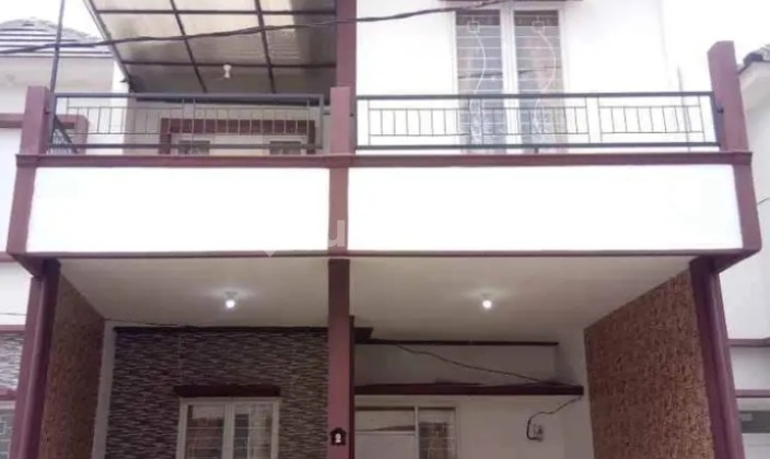 Rumah Baru di Area Lingkungan Elit di Tengah Pusat Wisata