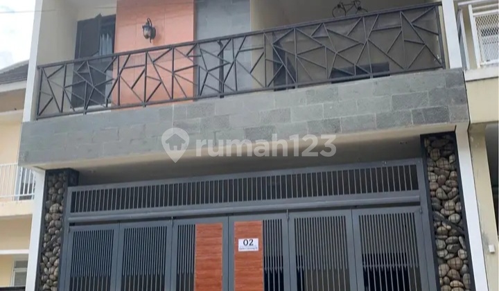 Rumah Baru di Area Lingkungan Elit di Tengah Pusat Wisata