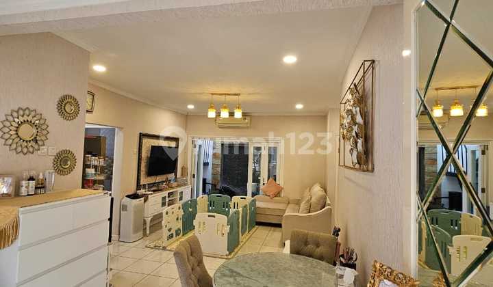 (563) Hot Sale. Rumah Cantik Furnished Dgn Harga Menarik di Lokasi Strategis Bintaro