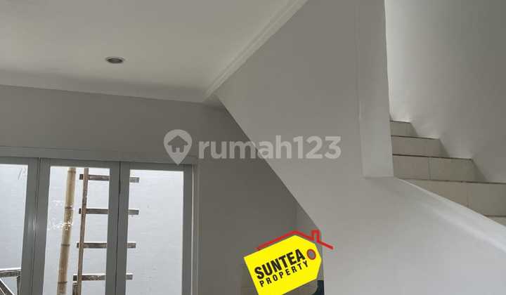 Ready-to-Occupy Small House in Graha Raya Bintaro (669) Ready-to-Occupy Small House in Graha Raya Bintaro (669)