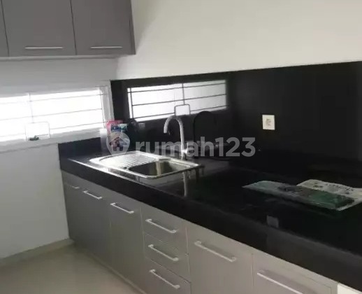 Rumah Rapi Modern Siap Huni di Cluster Nyaman Bintaro (111)