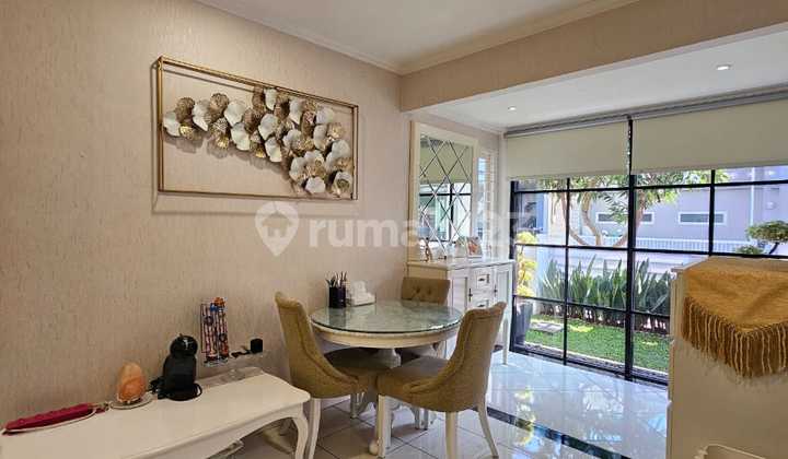 (563) Hot Sale. Rumah Cantik Furnished Dgn Harga Menarik di Lokasi Strategis Bintaro 2