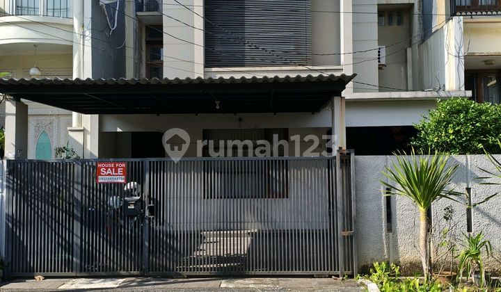 Rumah 2 Lantai di Daerah Pondok Indah Jakarta Selatan