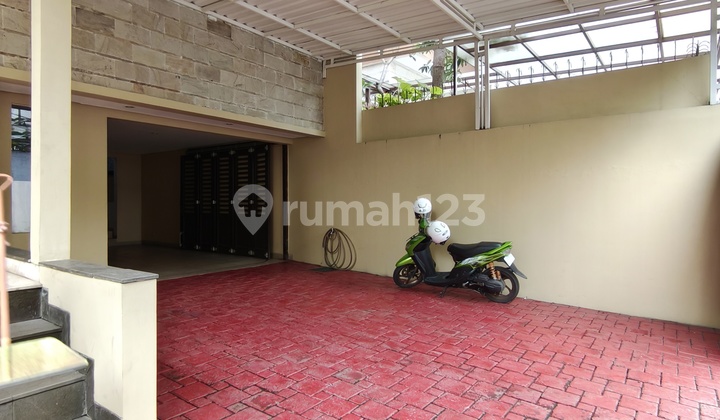 For Sale House in Kemang Area Semi Furnished 2