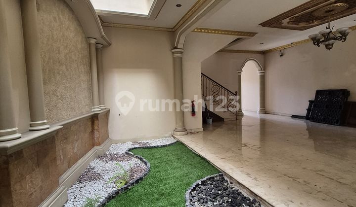 Luxury House Strategic Location Bintaro South Jakarta Spacious Backyard 2