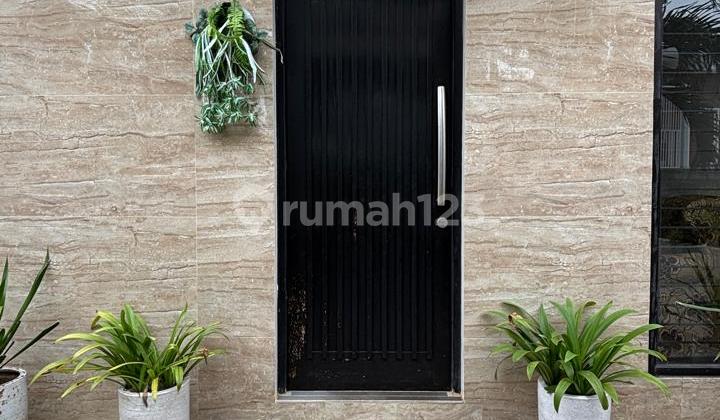 Beautiful Ready-to-Live Hook House in Taman Puri Bintaro, Kebayoran Maleo