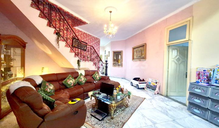 Luxury House in Gandaria Fatmawati with Swimming Pool near Blok M 2