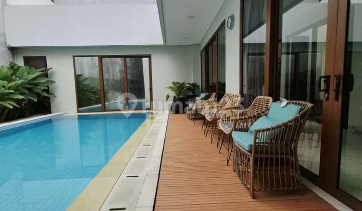 Rumah Ada Kolam Renang di Camar Bintaro Sektor 3. 0479