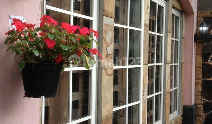 Rumah Jual Cepat di Senayan Bintaro Sektor 9 Lingkungan Nyaman. 0869 2