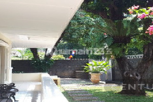 Rumah di Cilandak Strategis Dekat M R T Fatmawati.
