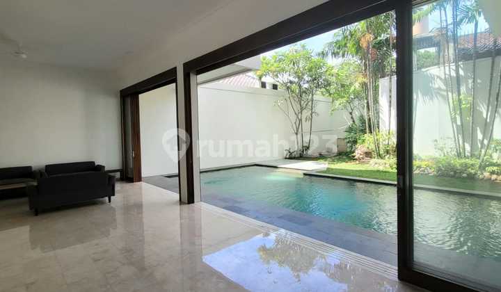 Rumah di Cozy di Bintaro Sektor 9 Ada Kolam Renang. 0871 2