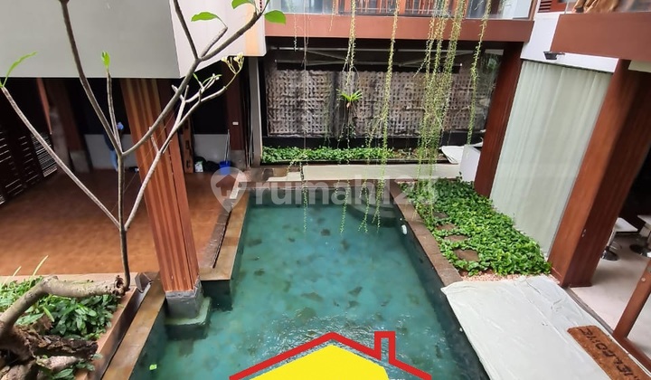 Rumah Tropis Ada Kolam Renang di Kebayoran Bintaro . 0367