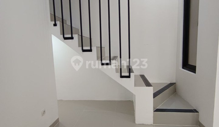 Rumah 3 Lantai Dekat Unpam & Mall The Park Sawangan✨ 2