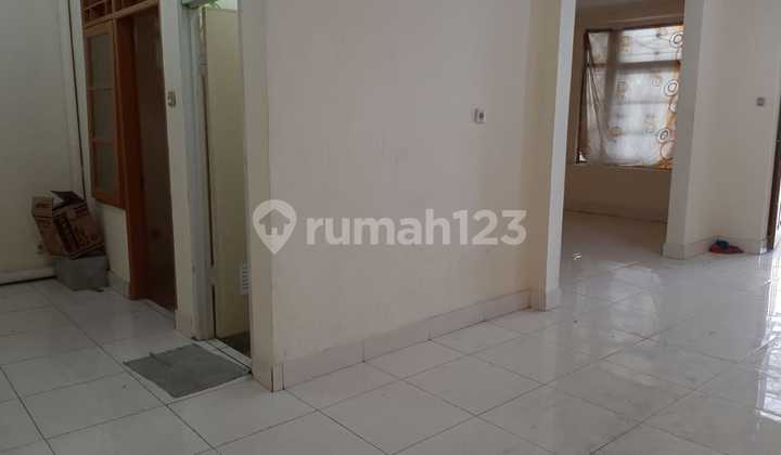 For Rent House in Taman Palem Lestari West Jakarta