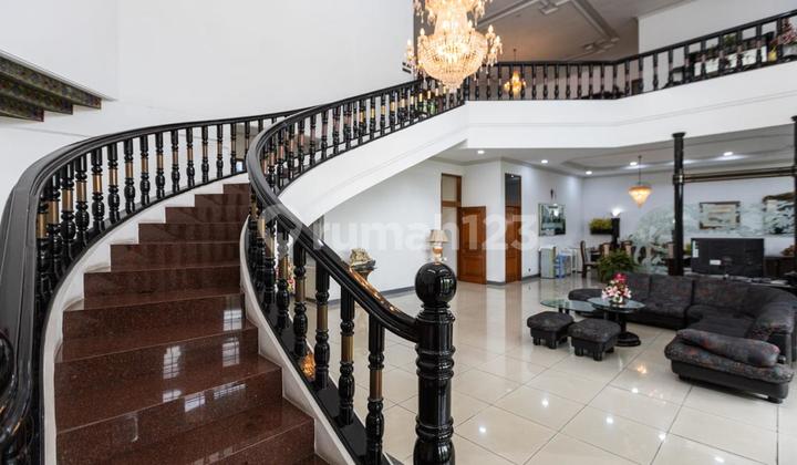 Rumah Mewah Super Luas 2 Lantai di Dipatiukur 2
