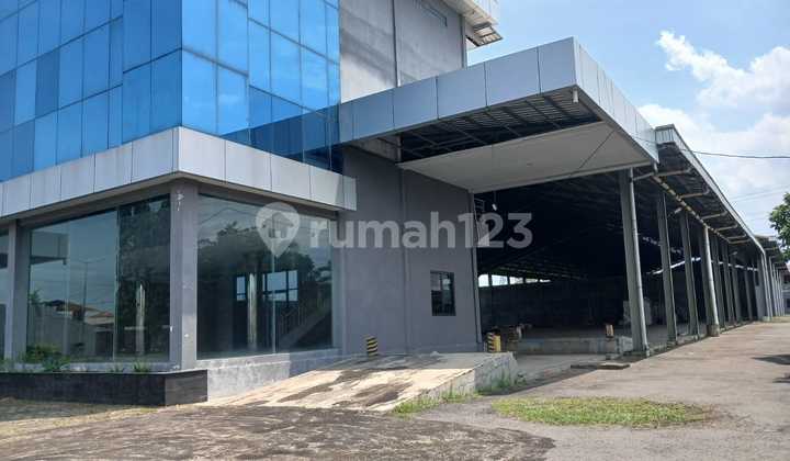 Dijual Bangunan Bekas Showroom Mobil di Jl Kanci