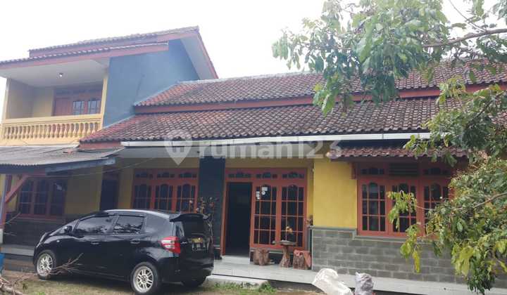 Jual Rumah Luas dan Asri di Kuningan Jual Rumah Luas dan Asri di Kuningan