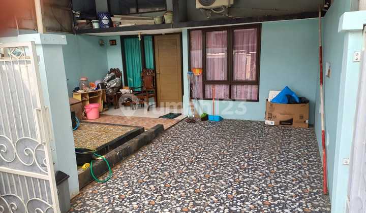 For Sale: Comfortable and Move-In Ready House in Karawaci Tangerang Housing Complex 3 2