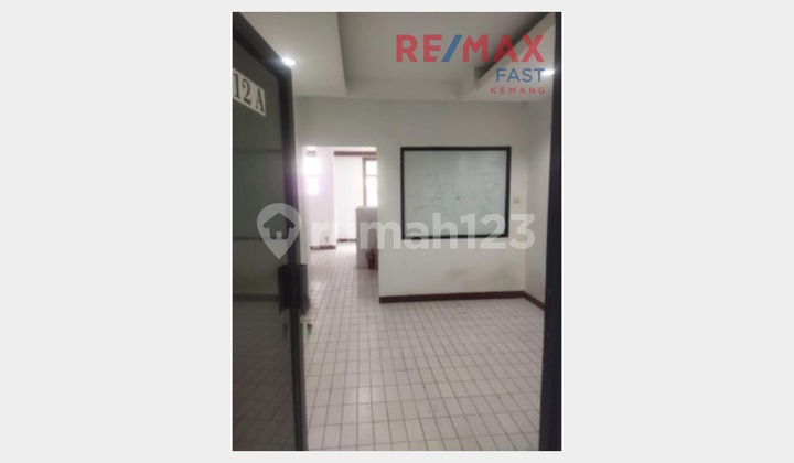 Disewakan Ruang Kantor 35M2 di Mampang Prapatan Jakarta Selatan - Akses Jalan Utama, Include Service Charge