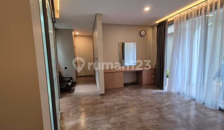 For Rent: Comfortable and Modern Residence in Kemang, South Jakarta - Strategic Location & Flood-Free 2