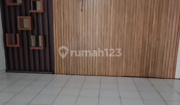 Shop for Rent on the Side of Alternative Cibubur Road, Depok 2