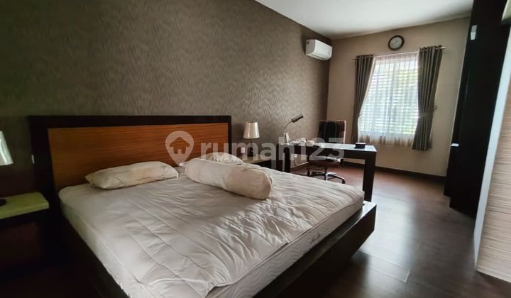 Rumah Hadap Timur Laut Bangunan 2 Lantai Full Furnished BSD 2