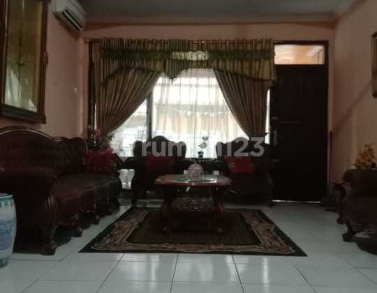 House for Sale 12 Rooms with SHM Legality Near Kokas Mall in Menteng 2